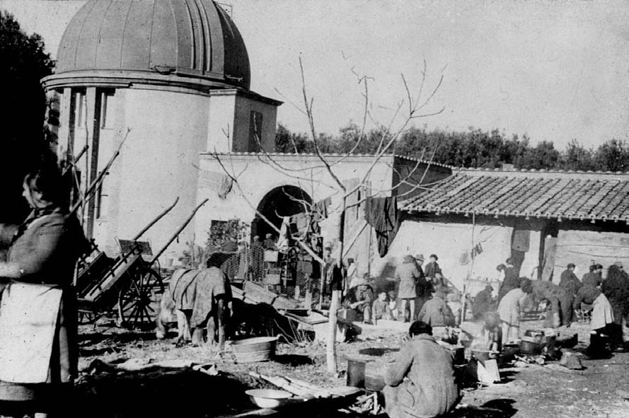 Refugees next to the Carte du Ciel telescope dome